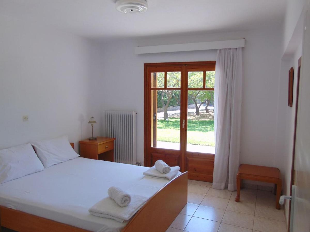 Small Theater Apartment Epidaurus エクステリア 写真