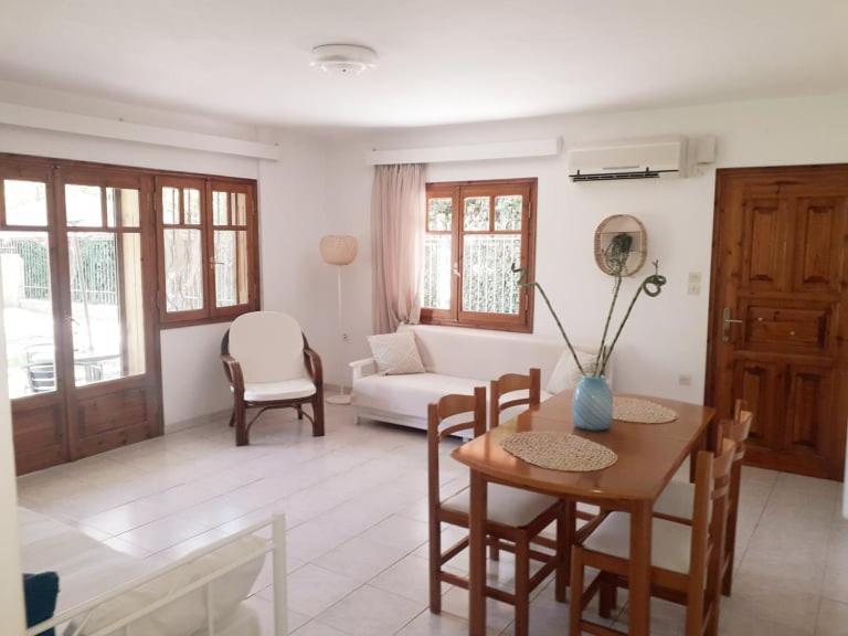Small Theater Apartment Epidaurus エクステリア 写真
