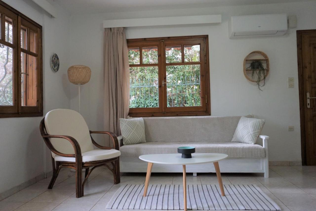 Small Theater Apartment Epidaurus エクステリア 写真