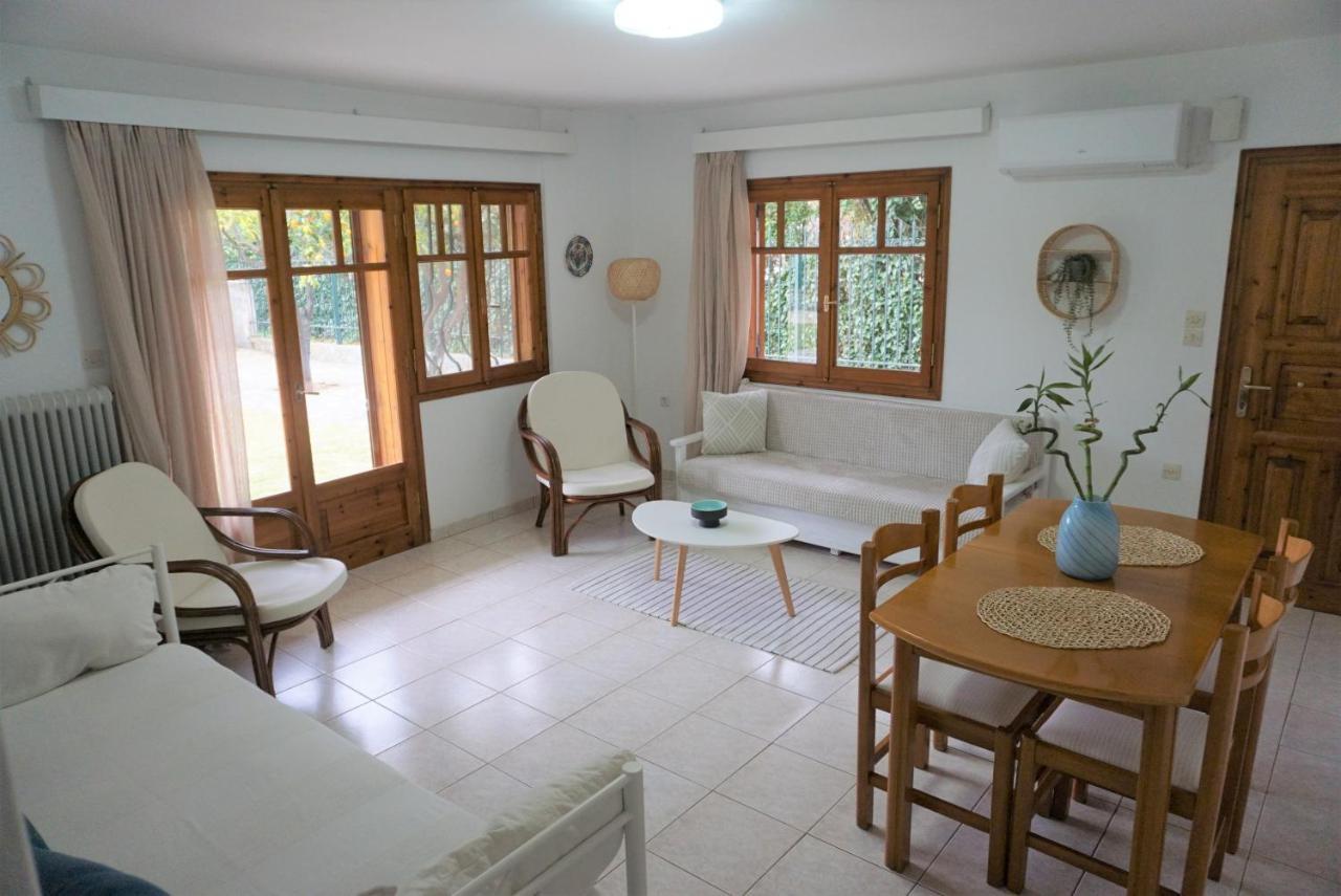 Small Theater Apartment Epidaurus エクステリア 写真