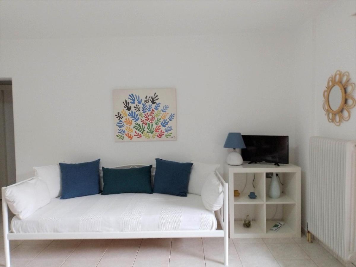 Small Theater Apartment Epidaurus エクステリア 写真