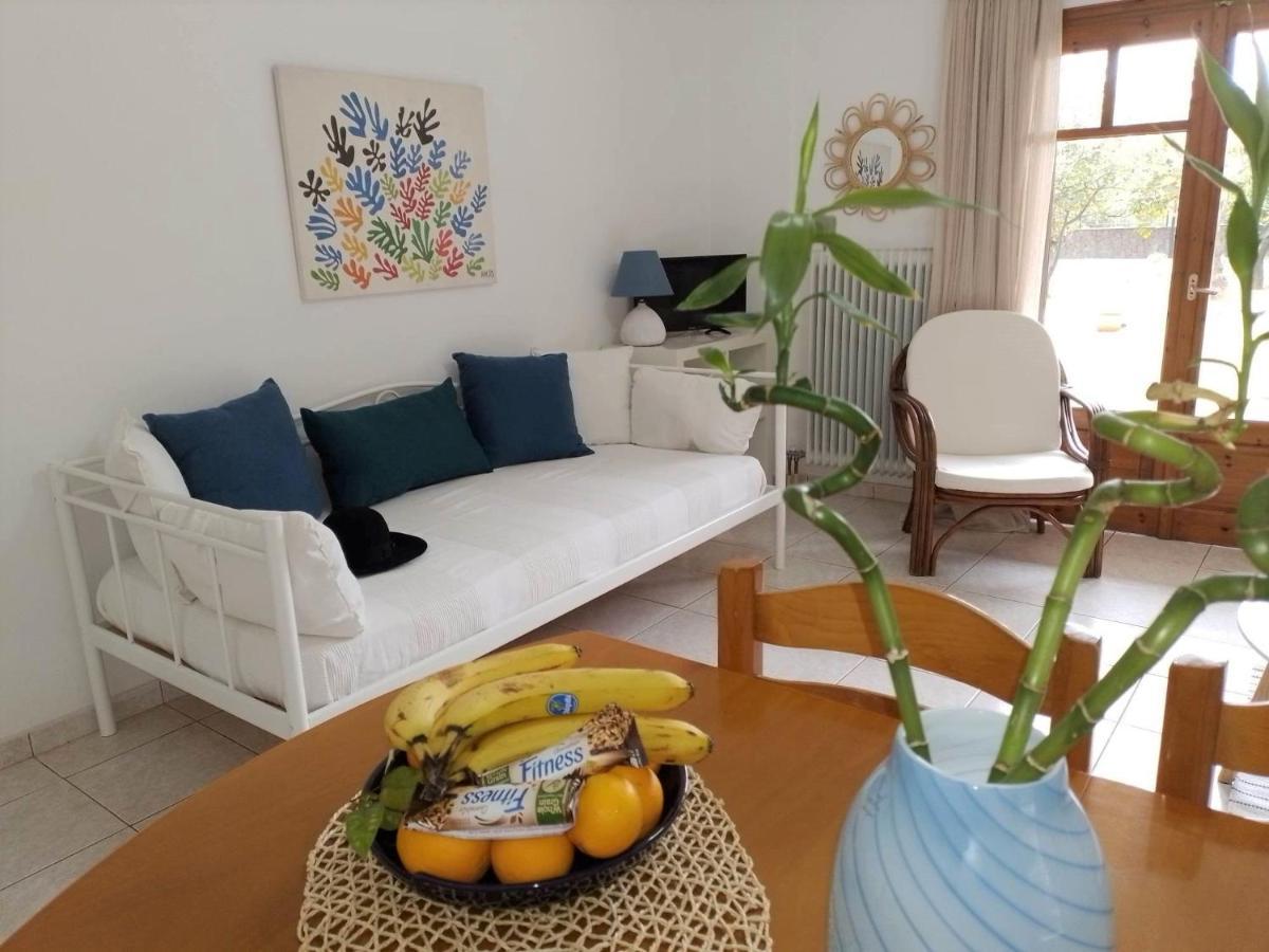 Small Theater Apartment Epidaurus エクステリア 写真