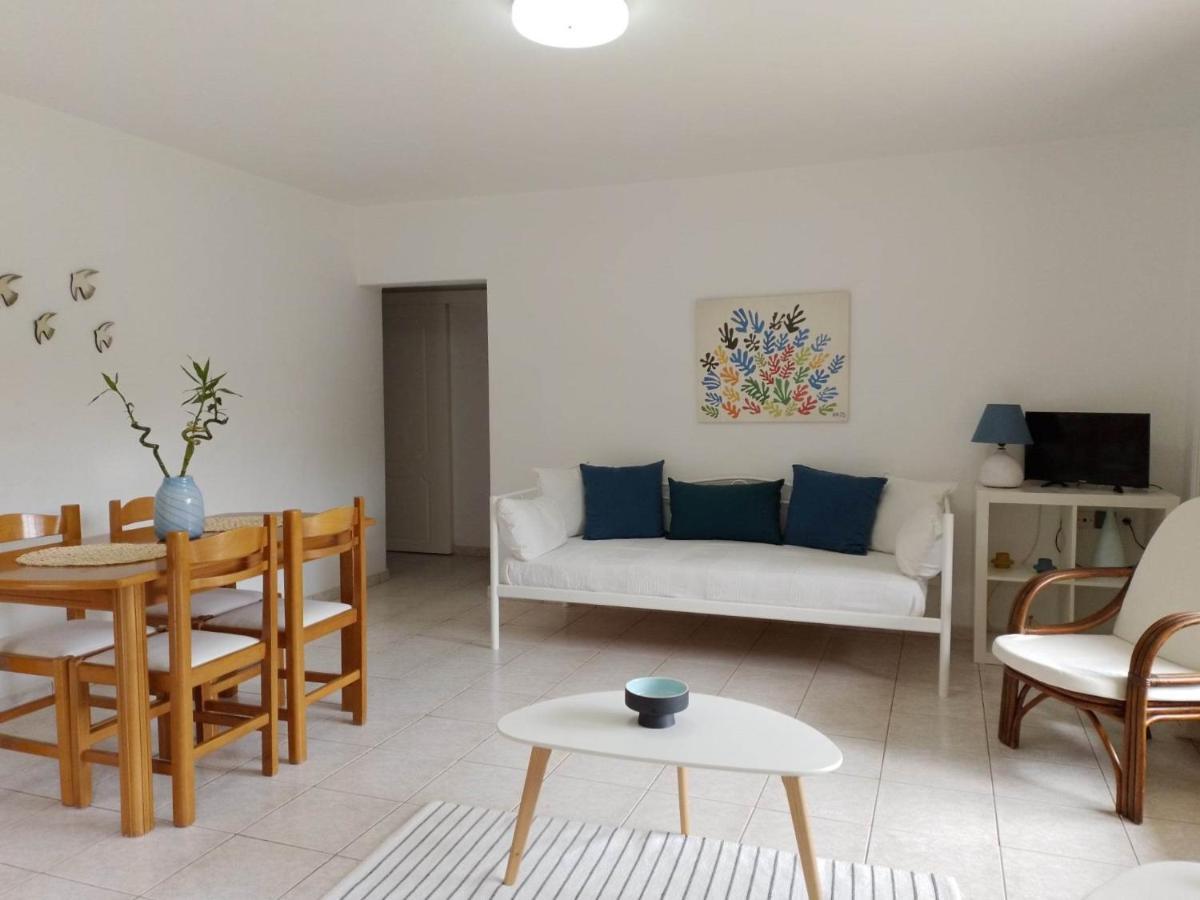 Small Theater Apartment Epidaurus エクステリア 写真